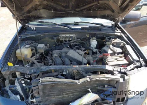 2008 Ford Escape Xlt from USA, damaged, VIN 1FMCU93168KC61865